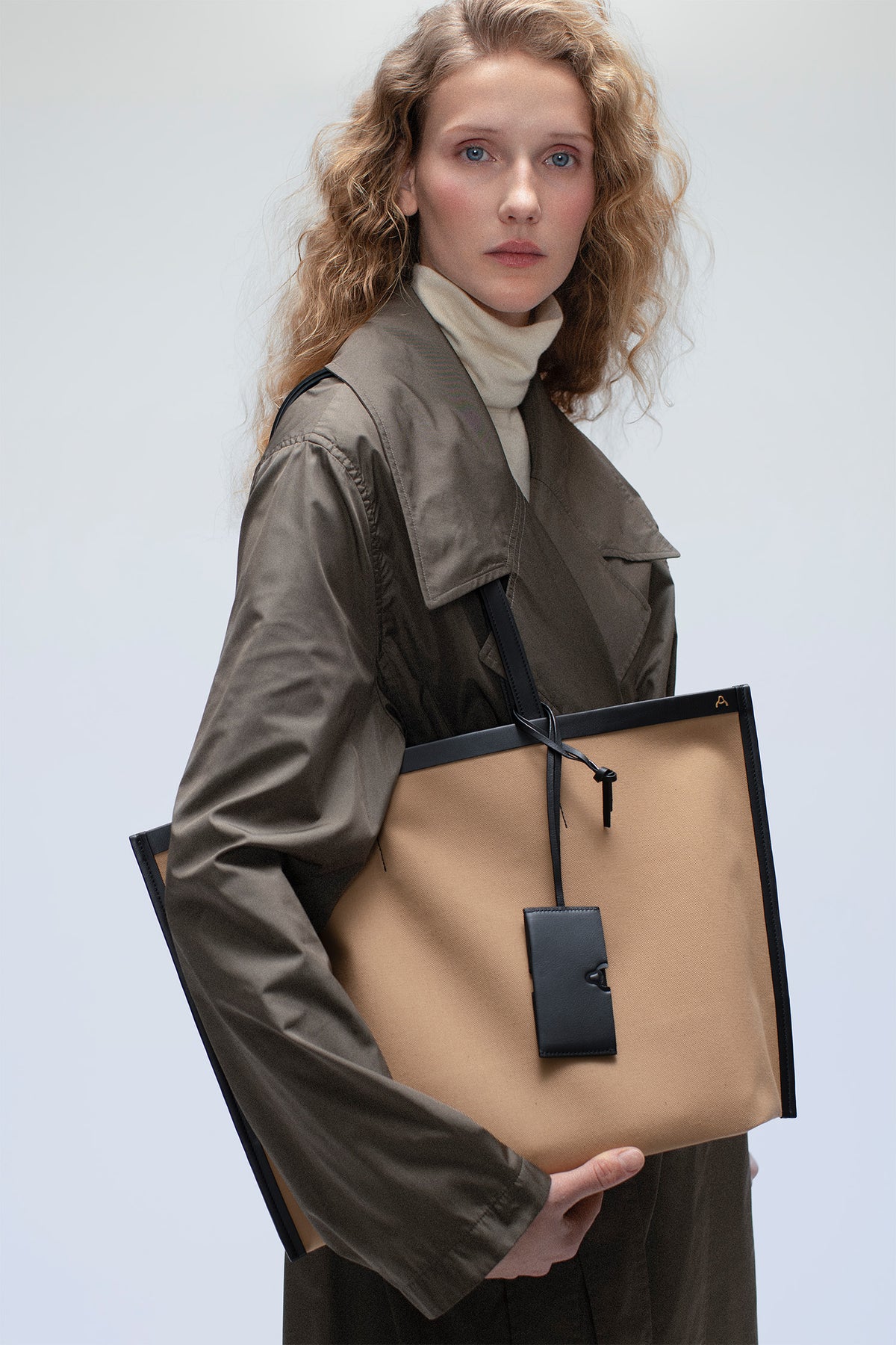 The Trench Tote Air | Dark Khaki