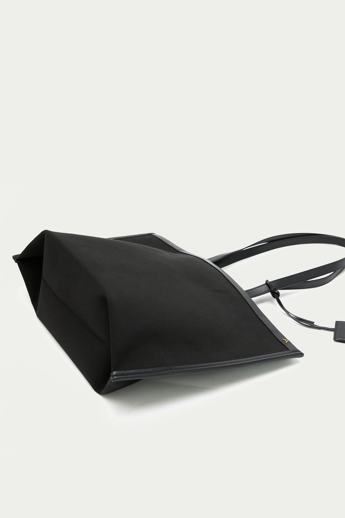 The Trench Tote Air | Black